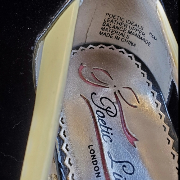 Poetic License London Open Toed Retro Design Leather Flowered Flats. - Picture 4 of 16